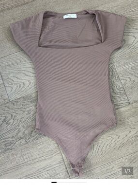 Set of Babaton Bodysuit & 3/4 Cropped Sleeve Stretch Tee Bundle